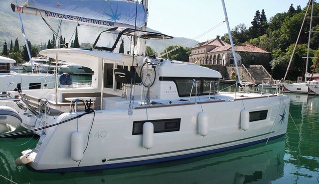 Dubrovnik Delight: A Sun-Kissed Sailing Experience in Komolac
