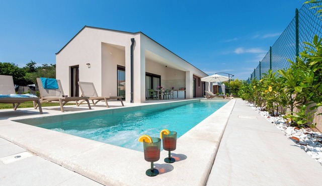 Echo villa, Istra, pool/jacuzzi, BBQ, pet friendly