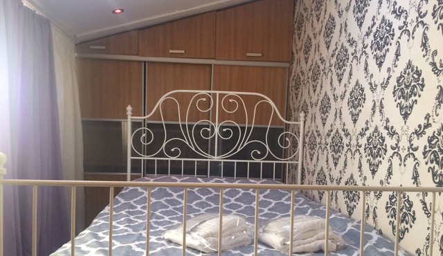 ECONOMY DOUBLE ROOM WITH SHARED BATHROOM - ROOM NR 4 in Bucharest
