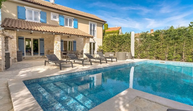 Eine luxuriöse Villa "Maslina" mit Pool und Grill by Interhome