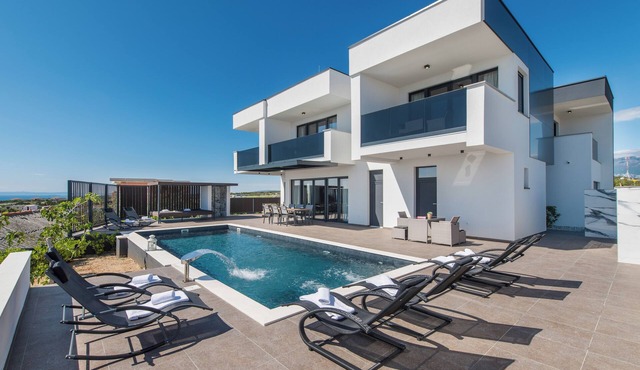 Elegant Villa Luna with Private Heated Pool