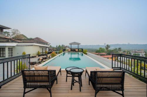 ELIVAAS 1 BHK with Rooftop Pool - Kamerios Skye in Nerul