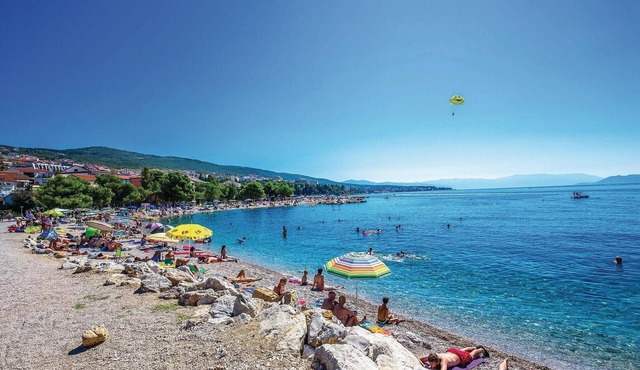 Enjoy a beautiful view of the sea in this vacation apartment with whirlpool.