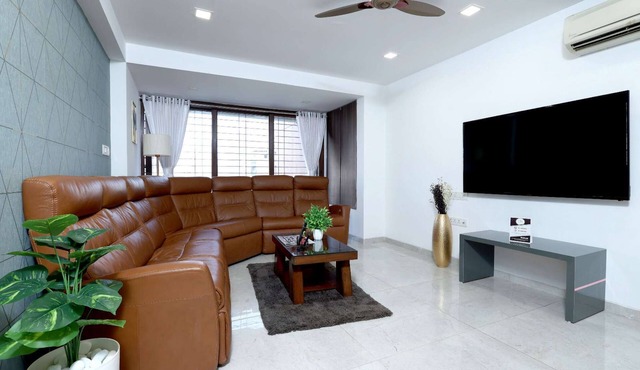 Entire 4 Bedroom suite with Personal Chef in Mumbai