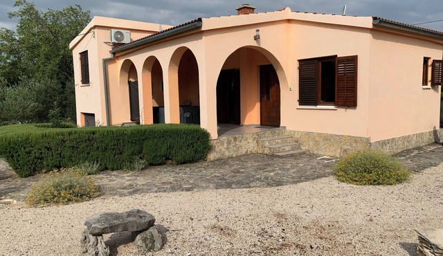 Entire villa in quiet location near the krka waterfalls unesco heritage site