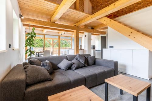 Evergreen Haven Apartment - Terrace & BBQ in Kostel