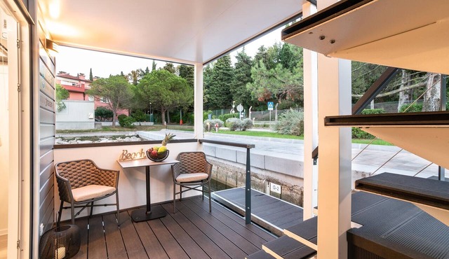 Exclusive houseboat with hot tub in Portoroz