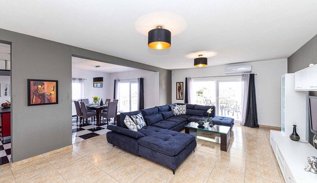Exquisite Spacious Villa Bufaline with Pool and Gym - Eight Bedroom Villa with Pool and Gym