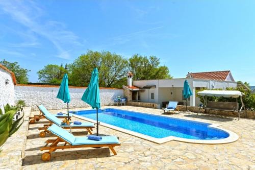 Family-friendly holiday home with private pool near Vodice
