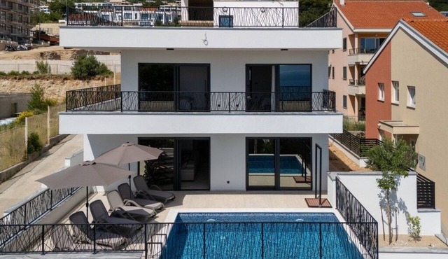 Family friendly house with a swimming pool Makarska (K-25495) in Makarska
