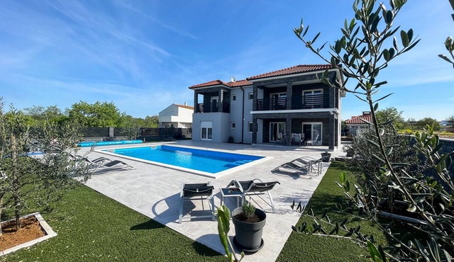 Family friendly house with a swimming pool Zadar (K-22140) in Murvica Donja