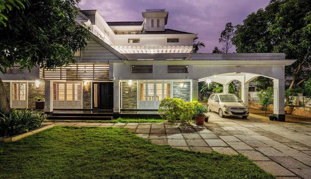 Family Friendly Private Pool Villa - Home Stay, Kochi Near Kadamakudi and Lulu in Varapuzha