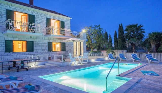 Family Villa Vjeka with Private Pool, playground in Sumartin, Brac Island in Sumartin