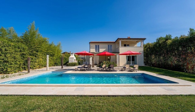 Fantastic villa with sea view, private pool, cot, BBQ area, washing machine