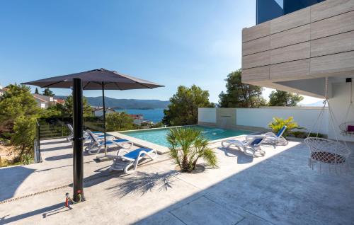 Ferienhaus für 8 Personen mit Pool und Meerblick