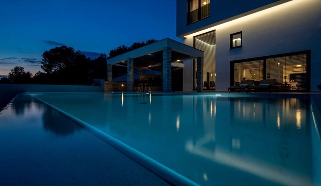 Ferienvilla "Villa Grc" mit Infinity Pool by Interhome