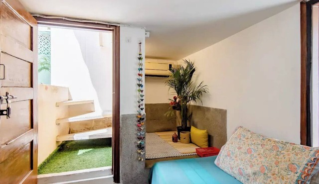Ficus - a cosy terrace room with open space in New Delhi