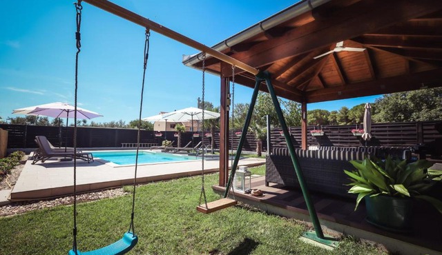Filipovic Apartments with Pool in Biograd na Moru
