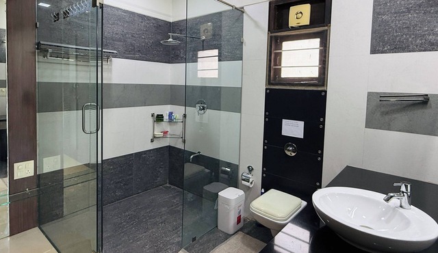 First floor of luxurious bunglow with 3AC-bedrooms in Prime location Ahmedabad in Ahmedabad