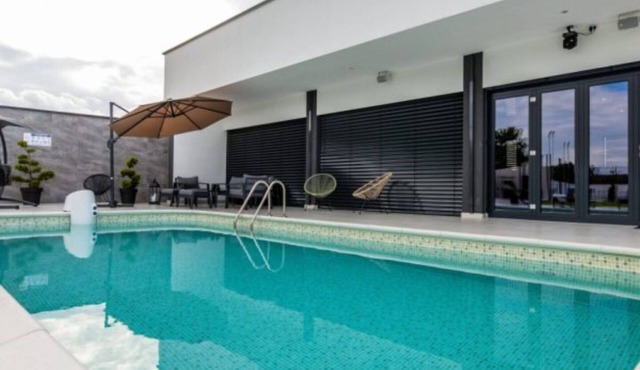 Five Bedroom Holiday Home