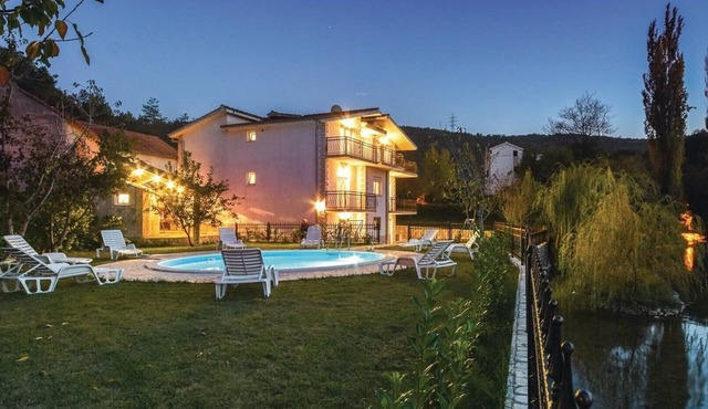 Five Bedroom Villa with Pool