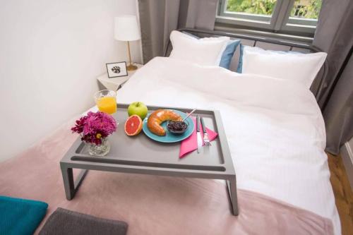 Flamingos Apartment ★ Free Parking ★ City Center ★ in Novi Sad