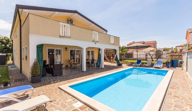 Flat Dino in Kaldanija with large terrace