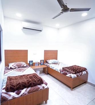 FlexiBay Boys Hostel North Campus in New Delhi