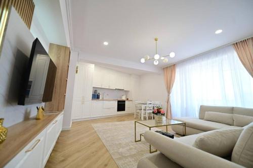 FLH - SIBIU - The Evolution LUXURY Apt - 2 Bedrooms, 1 Livingroom, 2BA with 3 ACs Units and Panoramic view - Sleeps 6 - Shopping City Mall in Şelimbăr