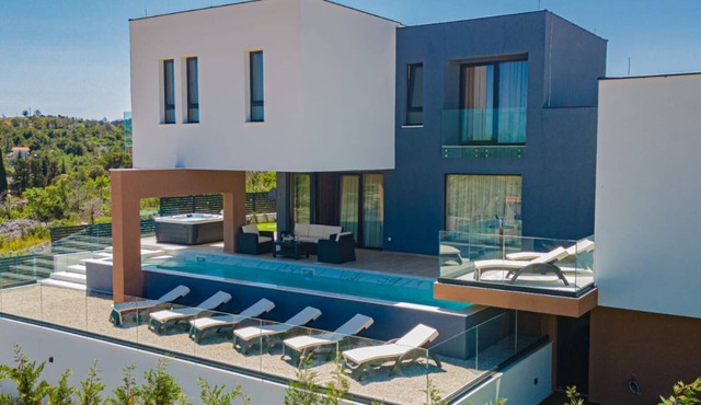 Four Bedroom Villa Šimun Zaton with Sea View and Private Pool