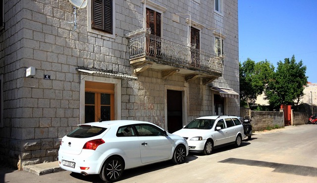 Four bedroom apartment with balcony Kaštel Štafilić, Kaštela (A-10264-a)