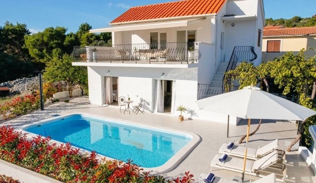 Four Bedroom Villa with Terrace and Outdoor Pool