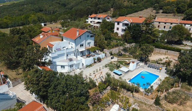 Four Star Apartment for 2 With Wheelchair Access, Swimming Pool, Jacuzzi