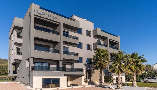 FRADAMA Blue A4 | Adriatic Luxury Villas