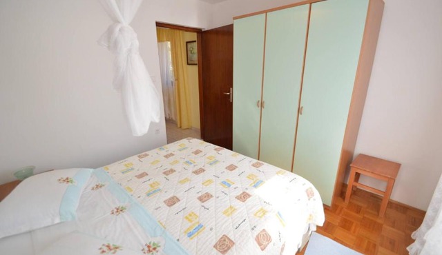 Franka 1 Apartment with terrace near the Beach, Artatore Mali Lošinj