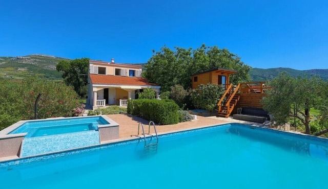 Fully equipped Villa Marija in Kastela