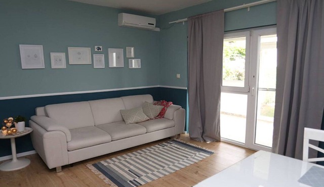 Garden Oasis - Kaštel Lukšić - One Bedroom Apartment with Balcony in Kastel Luksic