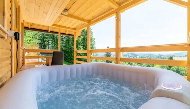 Glamping house Ruby with private jacuzzi in Škofja Loka