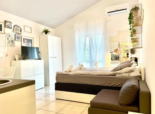 Gold Apartment On The Beach in Novalja
