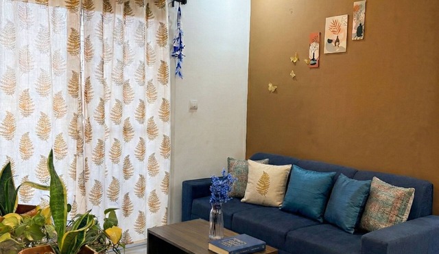 Golden Glow: Cozy 3BHK with Scenic Views at Financial District, Hyderabad in Nanakramguda