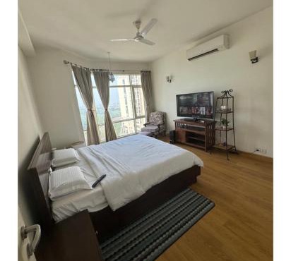 Golf view paradise : luxurious 3 bhk flat in Greater Noida