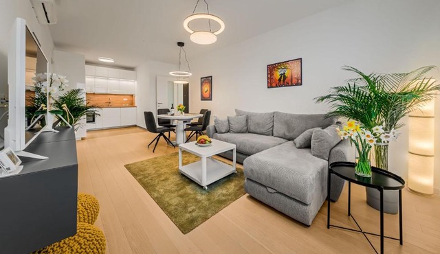 Good Vibes Lux, 2BDR, Parking, 2BATH