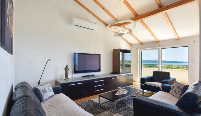 Gorgeous apartment in Kastel Luksic
