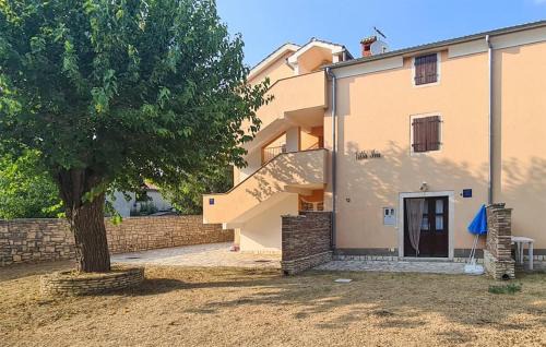 Gorgeous Apartment In Bale With Wifi in Bale