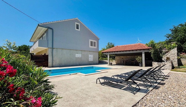 Gorgeous apartment in Katuni