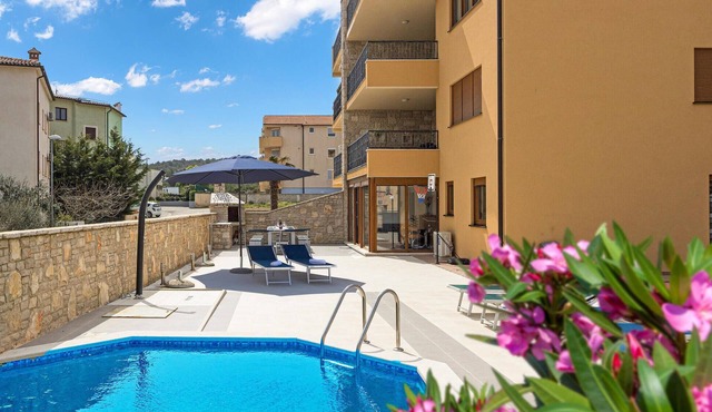 Gorgeous apartment in Liznjan