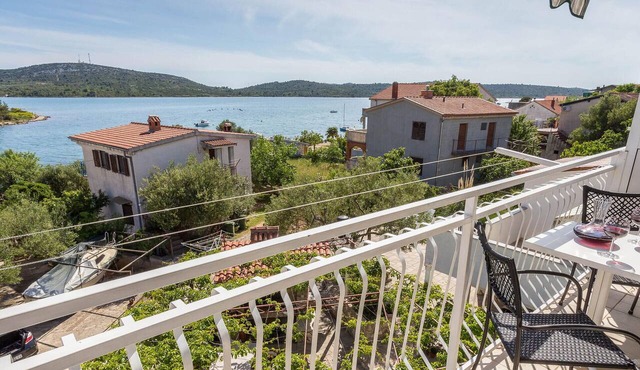 Gorgeous apartment in Pirovac with WiFi in Pirovac