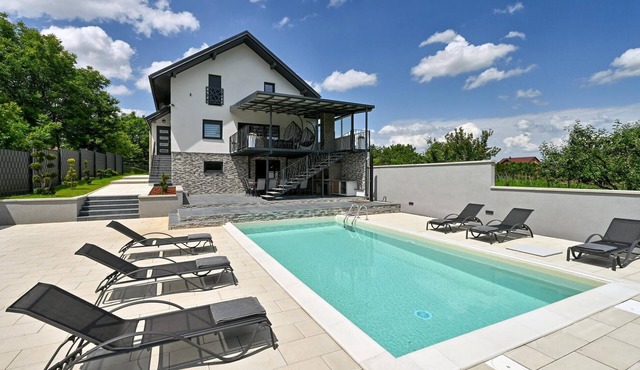 Gorgeous home in Vinogradi Ludbreski