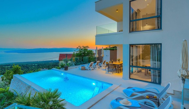 Gorgeous home in Baska Voda with WiFi