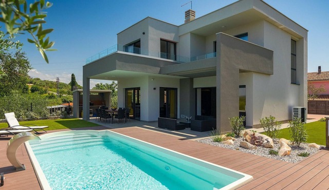 Gorgeous home in Buje